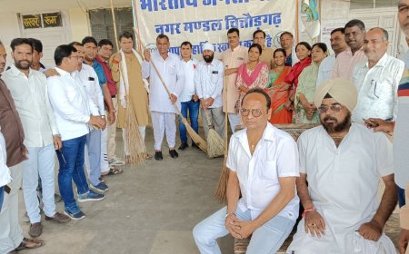 भाजपा जिलाध्यक्ष एवं विधायक ने लगाई झाडू