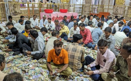 सांवरा के भंडार में निकले सवा पांच करोड