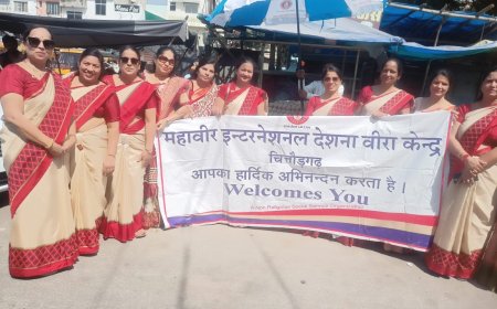 महावीर इंटरनेशनल देशना  वीरा केंद्र ने किया  छाता वितरण