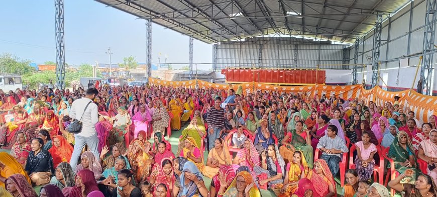 अद्भुत साहस की परिचायक व समाज की आदर्श हैं महिलाएं