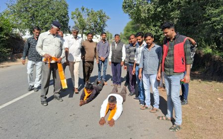 विधायक आक्या की जीत पर दण्डवत यात्रा निकाली गई