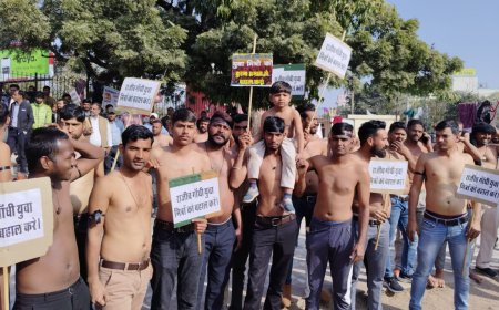 काली पट्टी बांध अर्द्धनग्न धरना-प्रदर्शन जारी