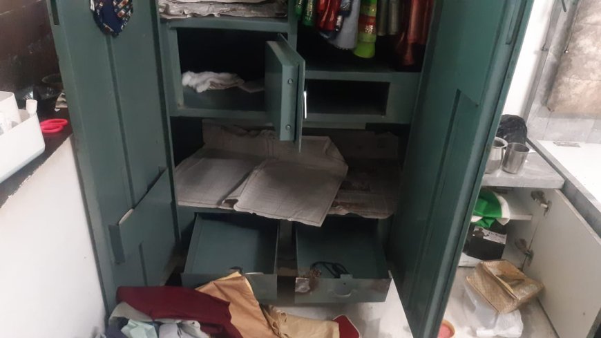 दिनदहाड़े पुलिस उपअधीक्षक कार्यालय से दौ सौ मीटर की दूरी से 50 तोला सोना एवं दल लाख की नकदी ले उडे चोर