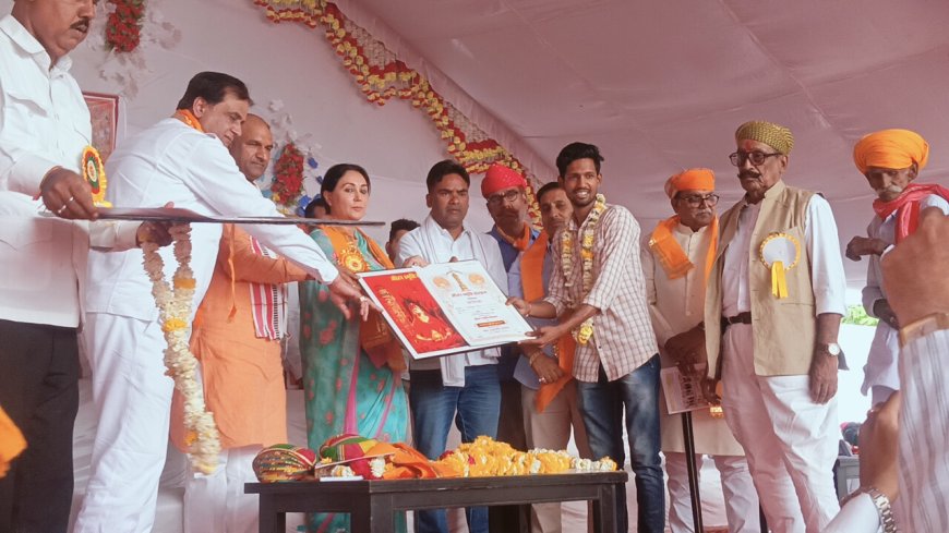समाज को मिलकर महिला उत्थान के बारे में सोचना चाहिए दिया कुमारी