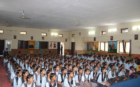 पुठोली विद्यालय में सैनिक स्कूल का जागरूकता कार्यक्रम आयोजित