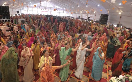 जिस देश में, जिस वेश में , परिवेश में रहो, राधा रमण  राधा रमन कहो --अभयदास