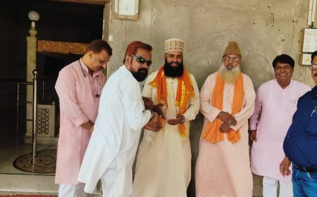 मुफ़्ती उस्मान अजहरी उमरा से आने पर उनका स्वागत अभिनंदन  किया
