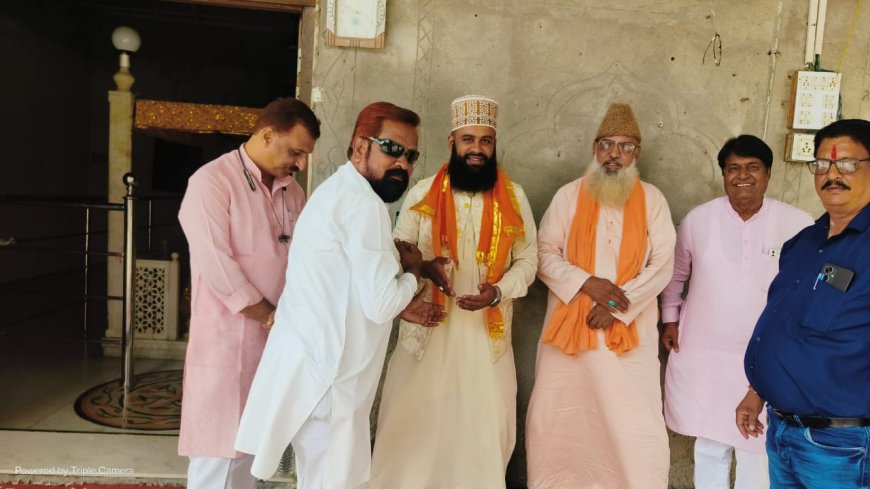 मुफ़्ती उस्मान अजहरी उमरा से आने पर उनका स्वागत अभिनंदन किया