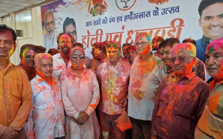 जोशी और आक्या ने कार्यकर्ताओं के साथ खेली होली:सांसद और विधायक के ऑफिस पहुंचे समर्थक, थिरकते नजर आए सीपी जोशी