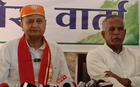 गहलोत ने दी सीएम को सीख कहां हेलीकॉप्टर में घूमने से काम नहीं चलेगा धरातल पर भी कुछ करना होगा