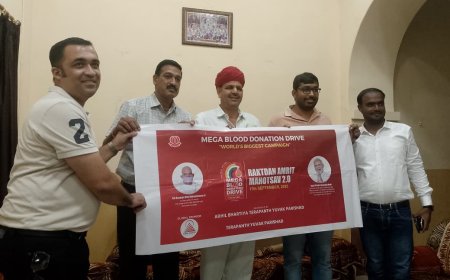 रक्तदान शिविर 17 को बैनर का अनावरण