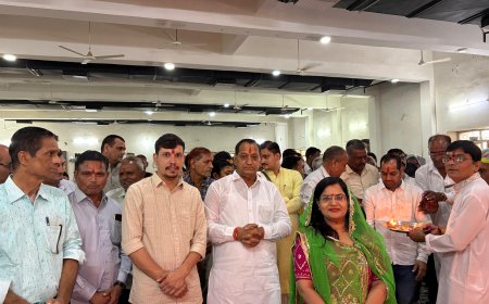 11 हजार दीपों से जगमगाया मंदिर परिसर,  भव्य अन्नकूट महोत्सव