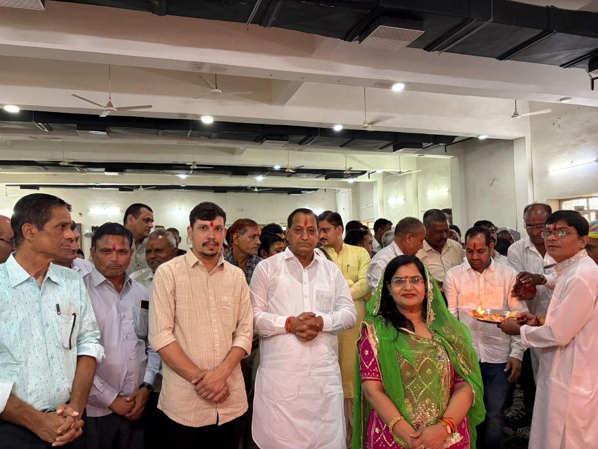 11 हजार दीपों से जगमगाया मंदिर परिसर, भव्य अन्नकूट महोत्सव