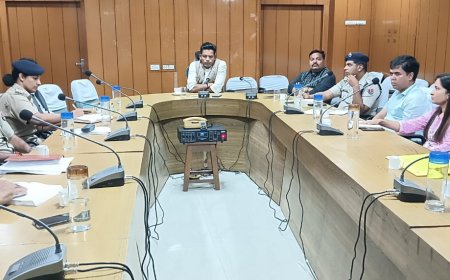 चंदेरिया रोड पर अवैध पार्किंग व धूल नियंत्रण को लेकर जिला कलक्टर ने ली बैठक