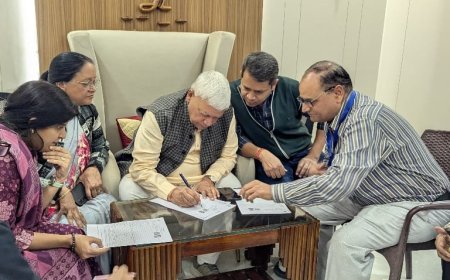 सांसद अग्रवाल ने परिवार सहित भरा SIR फार्म, मतदाता जागरूकता का दिया संदेश