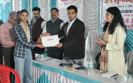 ग्राम पंचायत झरझनी में जिला कलक्टर की रात्रि चौपाल