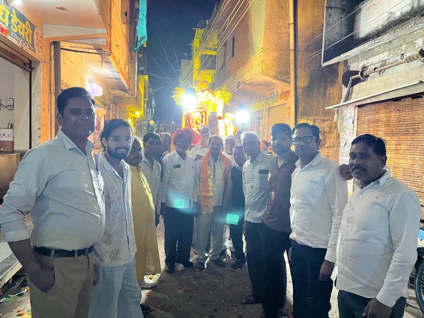 पूर्व सहकारिता मंत्री उदयलाल आंजना की ओर से कांग्रेसजनों ने श्री बजरंग व्यायामशाला की भव्य शोभायात्रा का पुष्पवर्षा से स्वागत एवं अभिनंदन किया