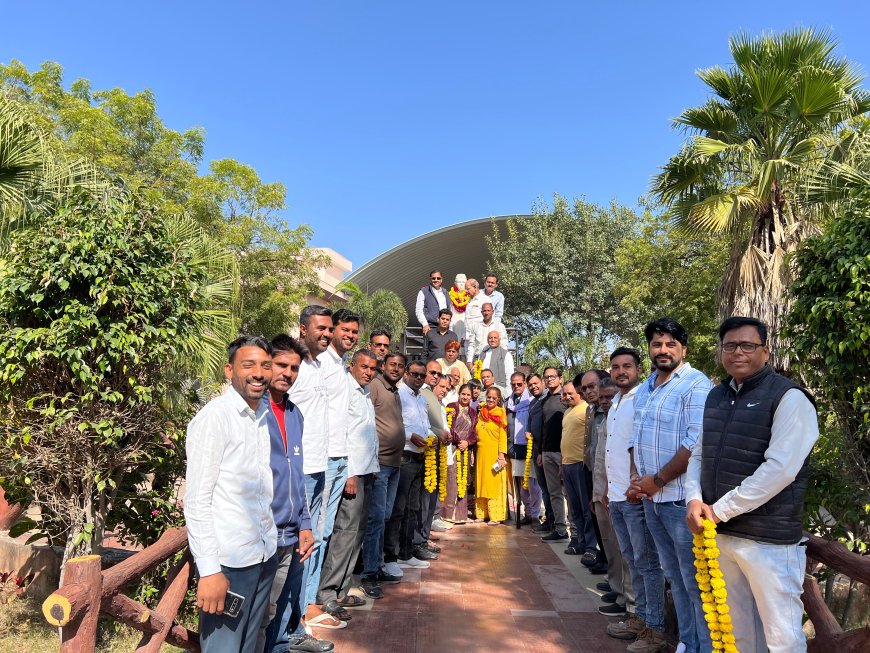 कांग्रेसजनों ने मनाई पंडित नेहरू की जयंती, आदमकद प्रतिमा पर माल्यार्पण कर किया नमन