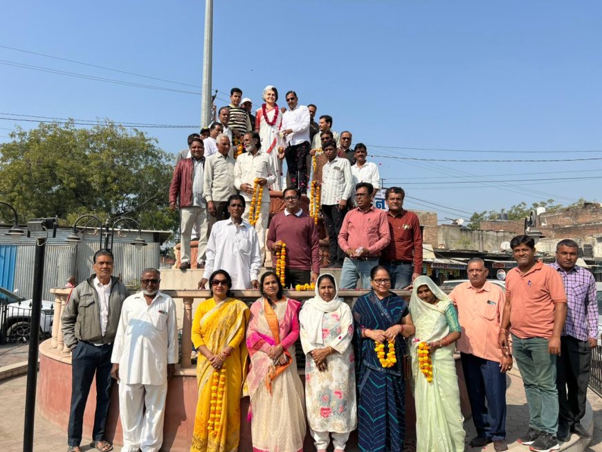 इंदिरा गांधी की 108 वीं जयंती पर कांग्रेसजनों ने किया माल्यार्पण