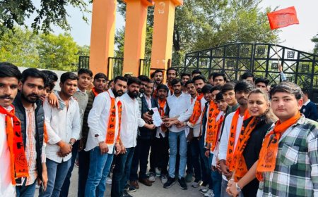 अभाविप ने पांच सूत्री मांगों को लेकर पीजी कॉलेज में किया प्रदर्शन।