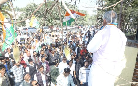 अरावली बचाओ व मनरेगा के नाम परिवर्तन के विरोध में कांग्रेस का पैदल मार्च, राष्ट्रपति के नाम ज्ञापन सौंपा