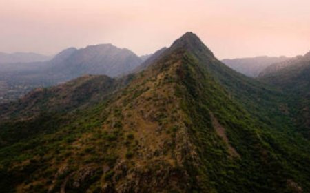 अरावली खनन मामले में सुप्रीम कोर्ट ने पुराने फैसले पर लगाई रोक, केंद्र सरकार से मांगा स्पष्ट जवाब