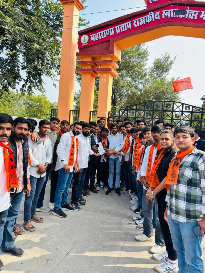 अभाविप ने पांच सूत्री मांगों को लेकर पीजी कॉलेज में किया प्रदर्शन।