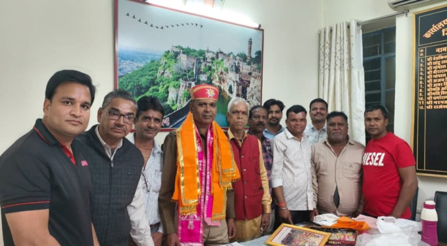 नवपदस्थापित भदेसर डिप्टी का लखारा समाज ने किया स्वागत