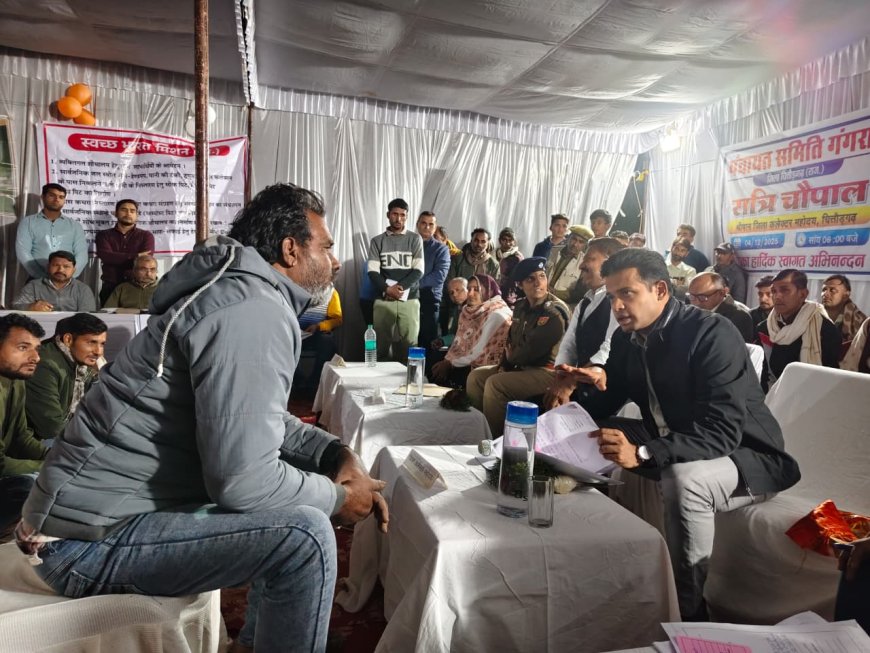 जिला कलक्टर ने सुदरी में आयोजित रात्रि चौपाल में सुनी जनसमस्याएँ
