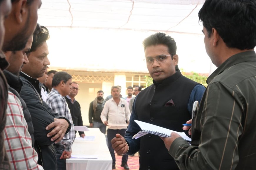 जिला कलक्टर  ने नगर परिषद में चल रहे शहरी समाधान शिविर का किया निरीक्षण