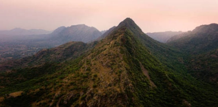 अरावली खनन मामले में सुप्रीम कोर्ट ने पुराने फैसले पर लगाई रोक, केंद्र सरकार से मांगा स्पष्ट जवाब