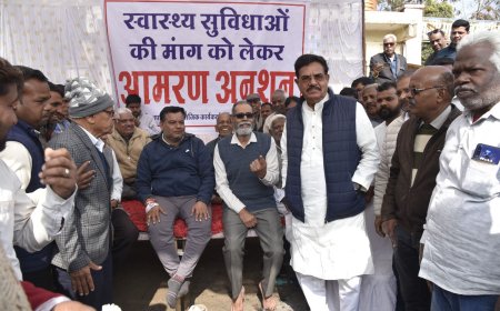 पूर्व सहकारिता मंत्री उदयलाल आंजना के आग्रह पर मनीष उपाध्याय ने समाप्त किया अनशन