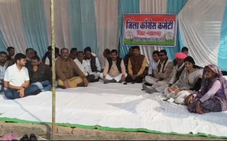 मनरेगा के अस्तित्व को बचाने हेतु प्रतापगढ़ में कांग्रेस का सामूहिक उपवास