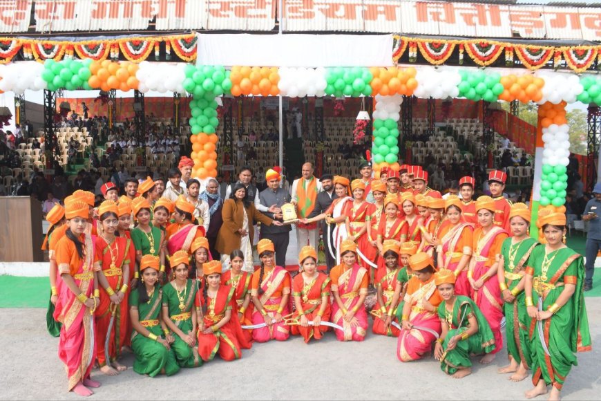  उल्लेखनीय सेवाओं के लिए 96 प्रतिभाओं का सम्मान हर्षोल्लास के साथ मनाया 77वाँ गणतंत्र दिवस