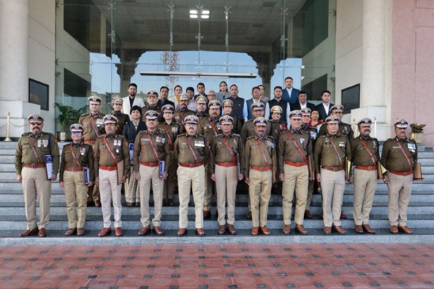  गणतंत्र दिवस पर पीएचक्यू में 45 अधिकारियों और कर्मचारियों को मिला सम्मान 