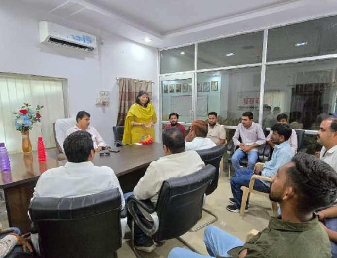 कांग्रेस के सभी प्रकोष्ठ व विभागों में महत्वपूर्ण प्रकोष्ठ अभाव अभियोग हैं