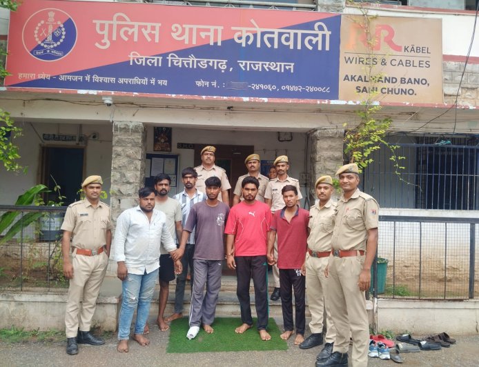 द्वारिका धाम  में हुई  लूट का 24 घंटे में खुलासा:  चित्तौड़गढ़ पुलिस ने 6 शातिर बदमाशों को किया गिरफ्तार